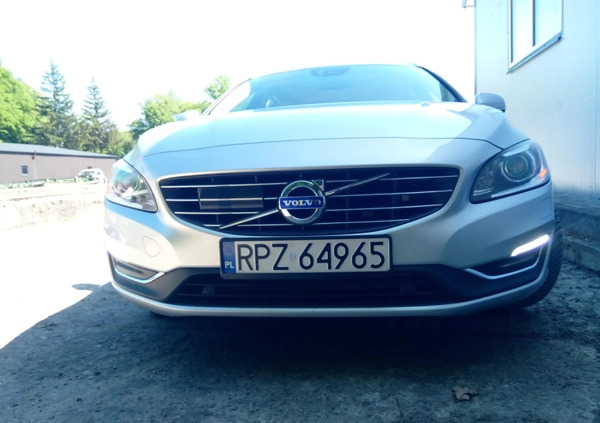 Volvo V60 cena 68000 przebieg: 131000, rok produkcji 2016 z Przeworsk małe 379